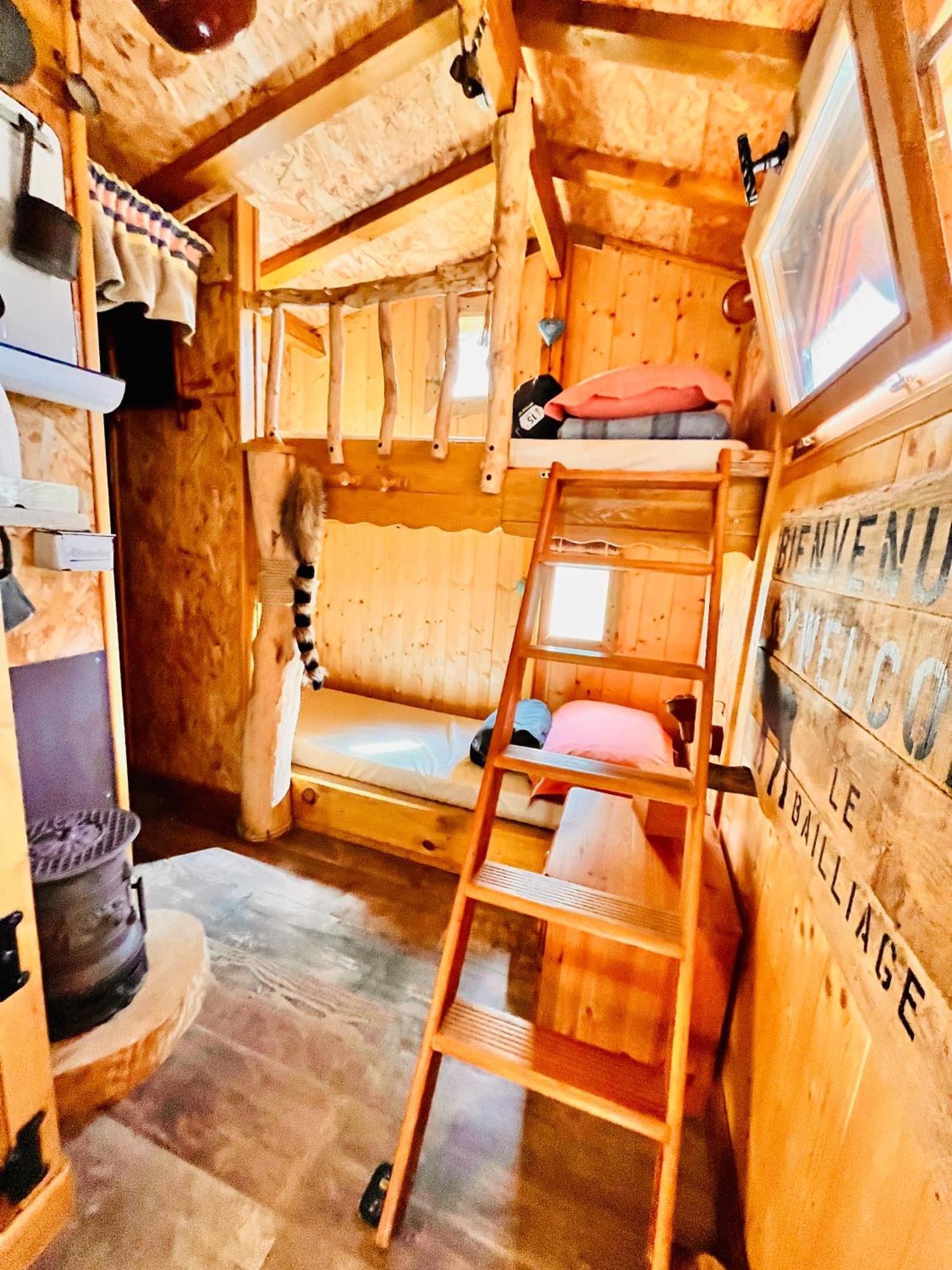 La Cabane Perchee Du Trappeur Ecrainville Bagian luar foto