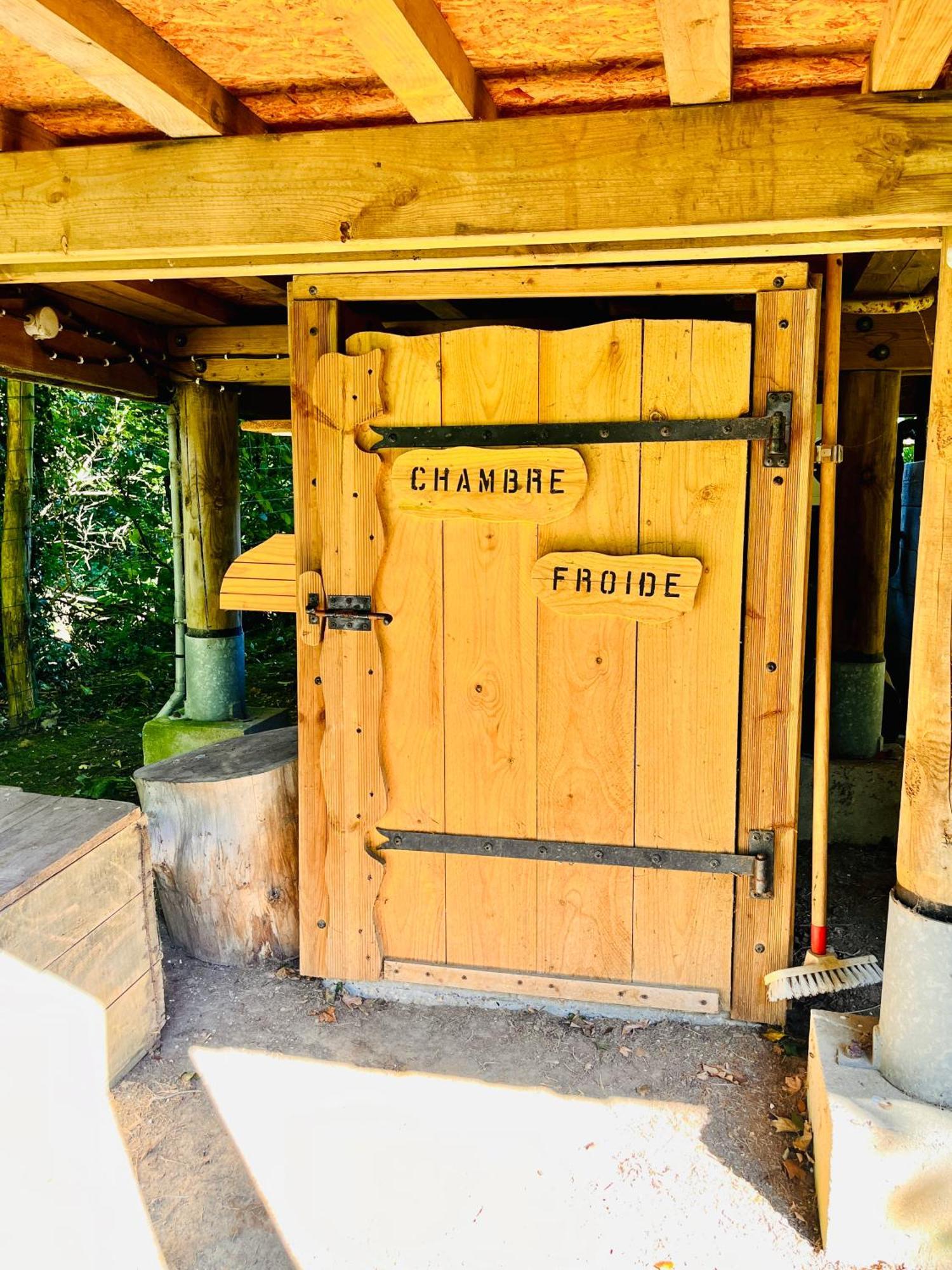 La Cabane Perchee Du Trappeur Ecrainville Bagian luar foto