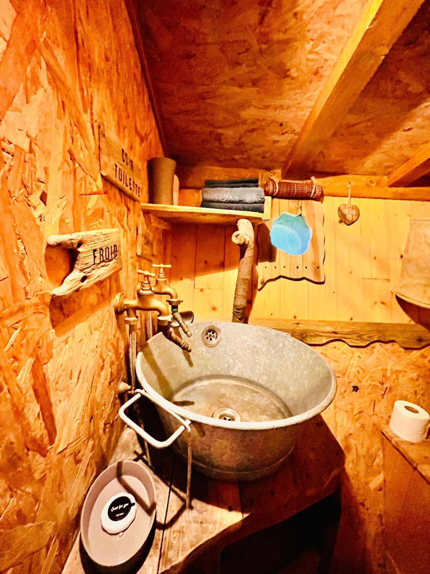 La Cabane Perchee Du Trappeur Ecrainville Bagian luar foto