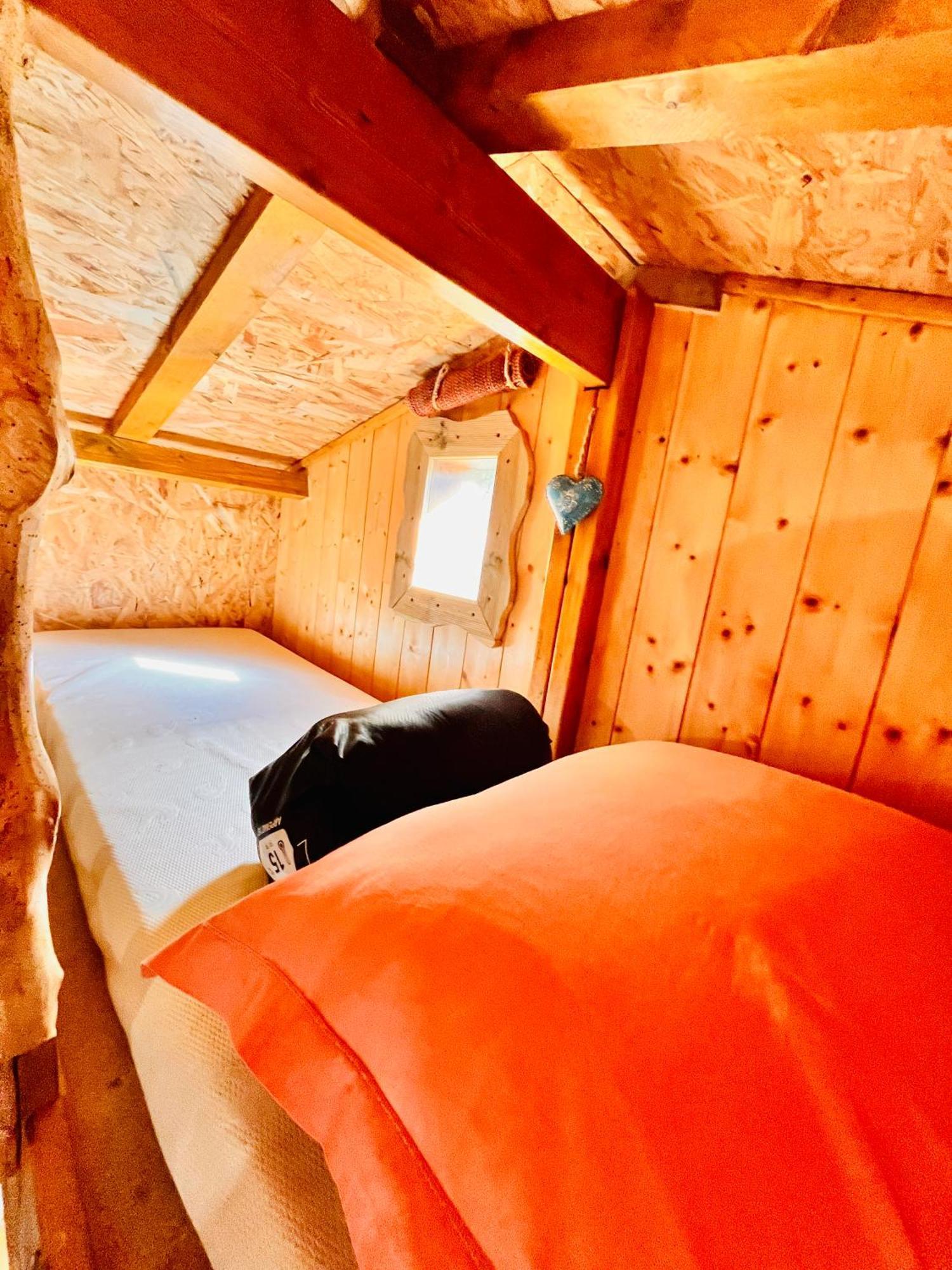 La Cabane Perchee Du Trappeur Ecrainville Bagian luar foto