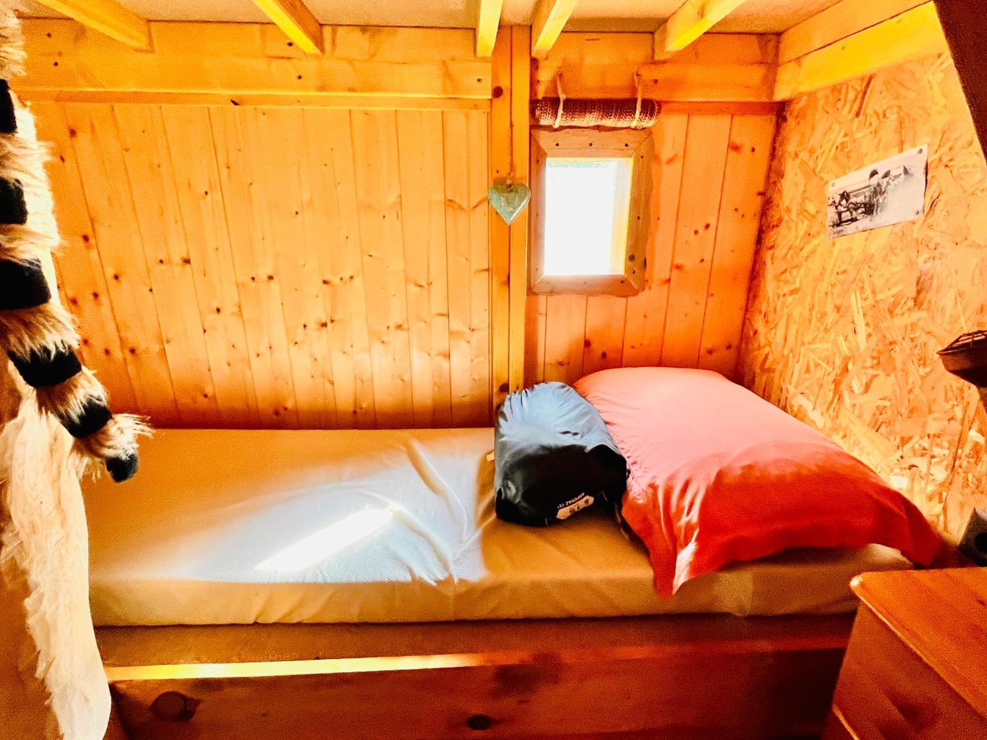 La Cabane Perchee Du Trappeur Ecrainville Bagian luar foto